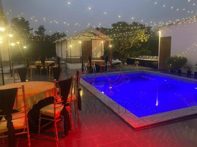 Luxury Farmhouse In Chhatarpur With Pool New Delhi Exterior photo